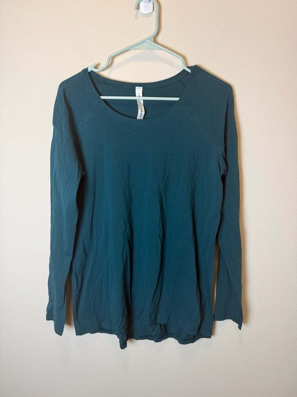 Lululemon Long Sleeve Shirt Size 8 Teal Raglan Crew Neck